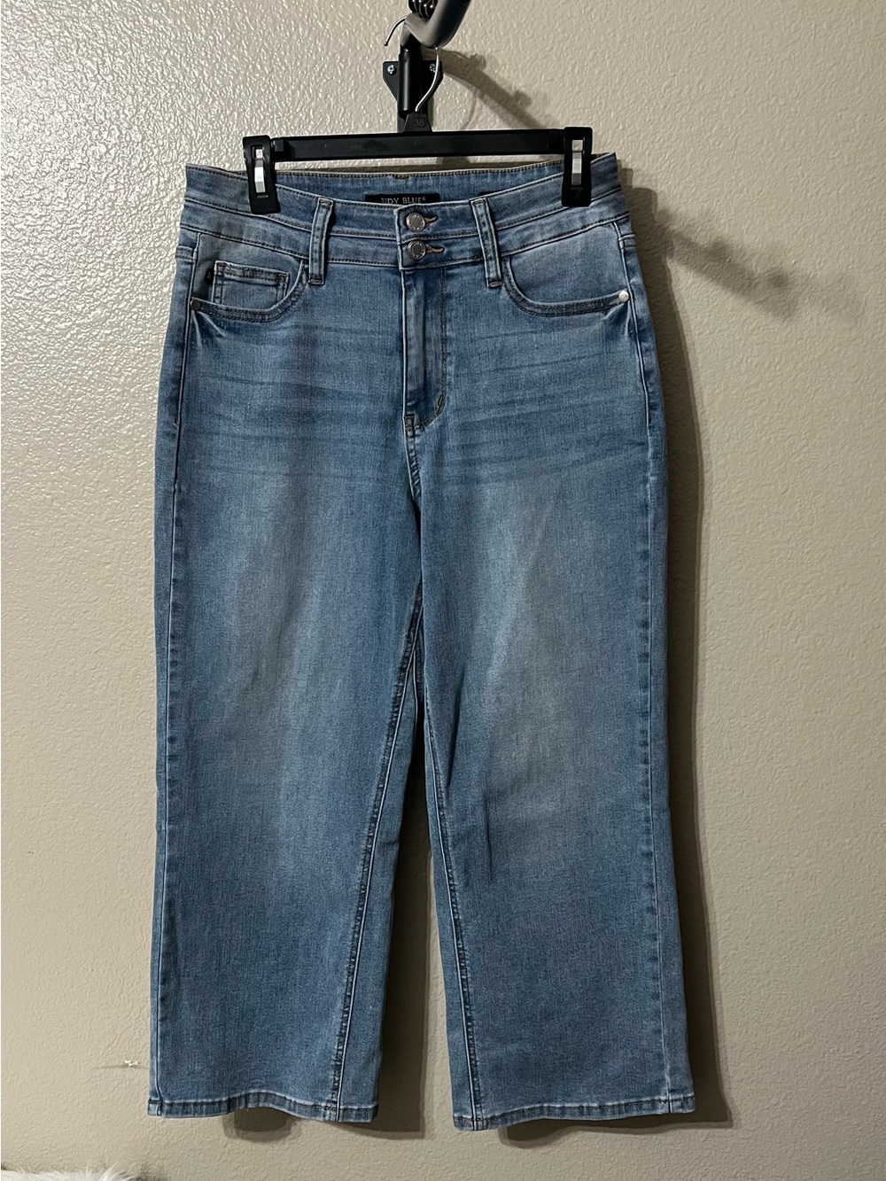 Judy Blue Medium Wash Wide‑Leg Cropped Jeans
